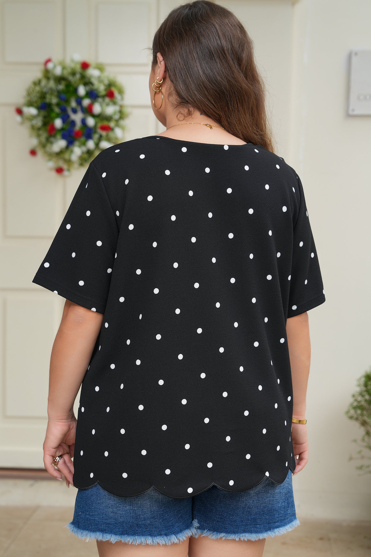 Plus Size Polka Dot Scallop Hem T-Shirt