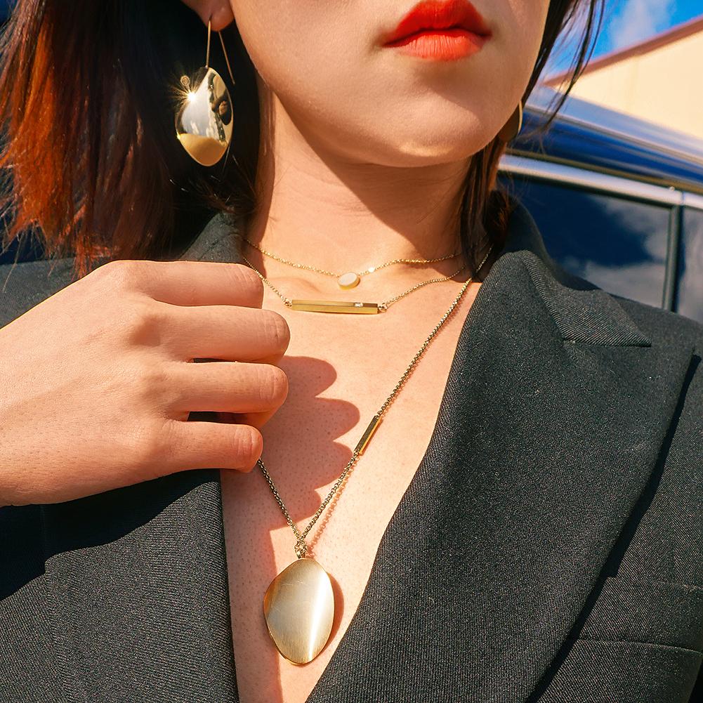 Waved-Sharp Leaf Earrings