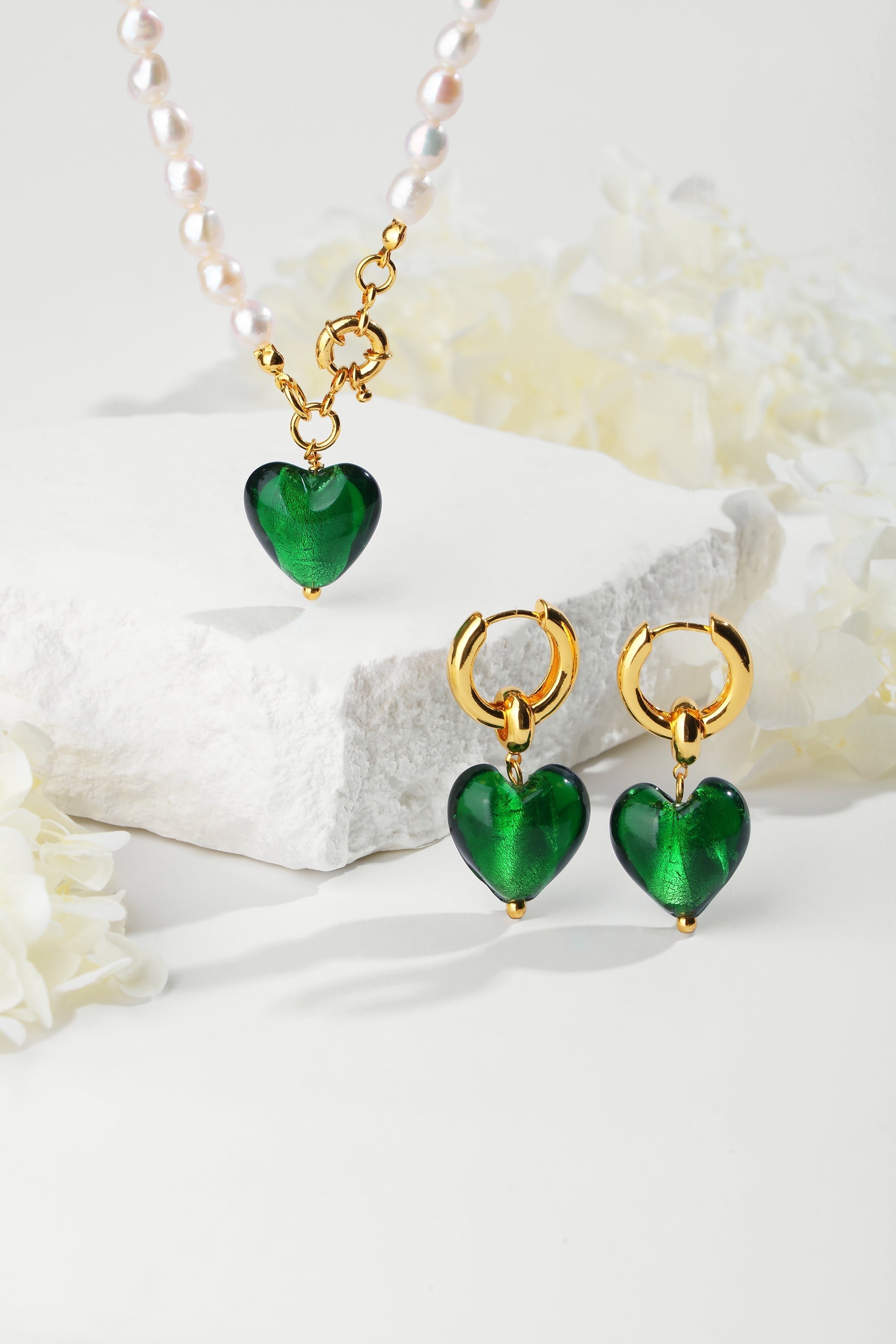Esmée Green Murano Heart Pendant Pearl Necklace